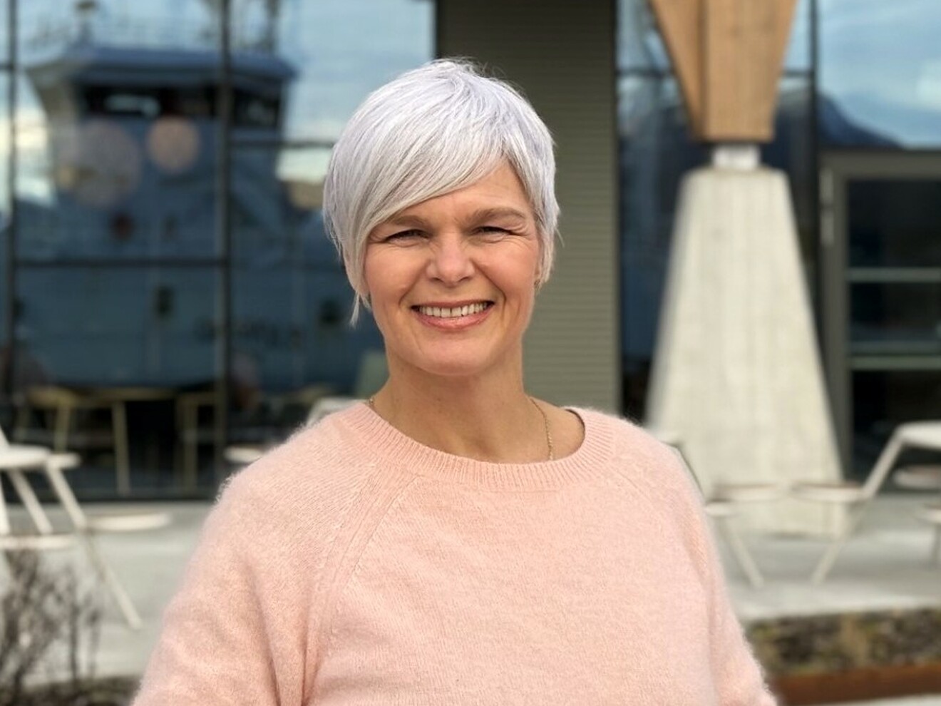 Synnøve Nes utenfor Campus Kristiansund